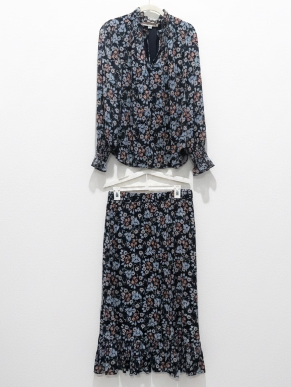 NWOT Loft Floral Boho Smocked Ruffle Tie Neck Blouse and matching skirt lg